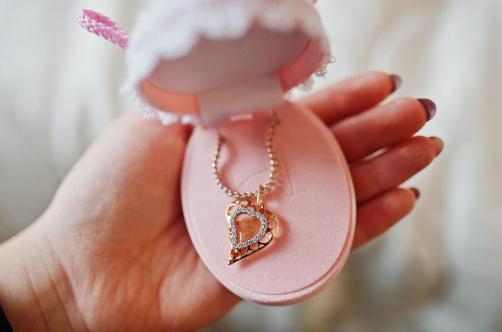 如何挑選二手珠寶